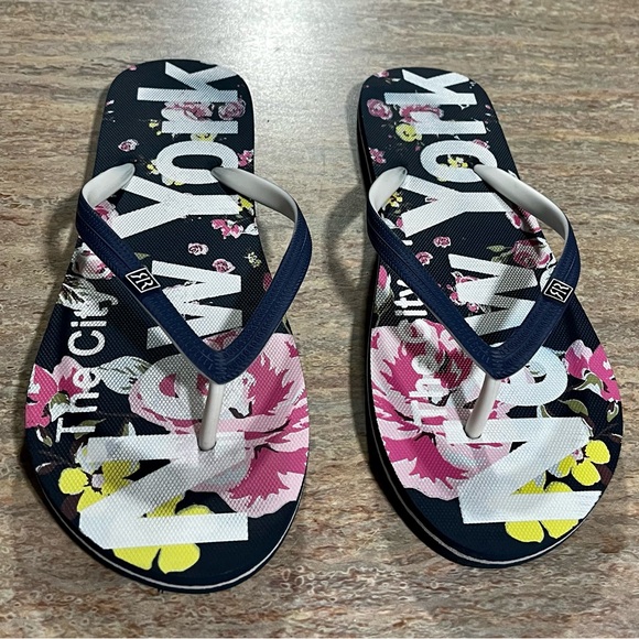 Robin Ruth | Shoes | Robin Ruth The City Of New York Floral Flip Flop ...